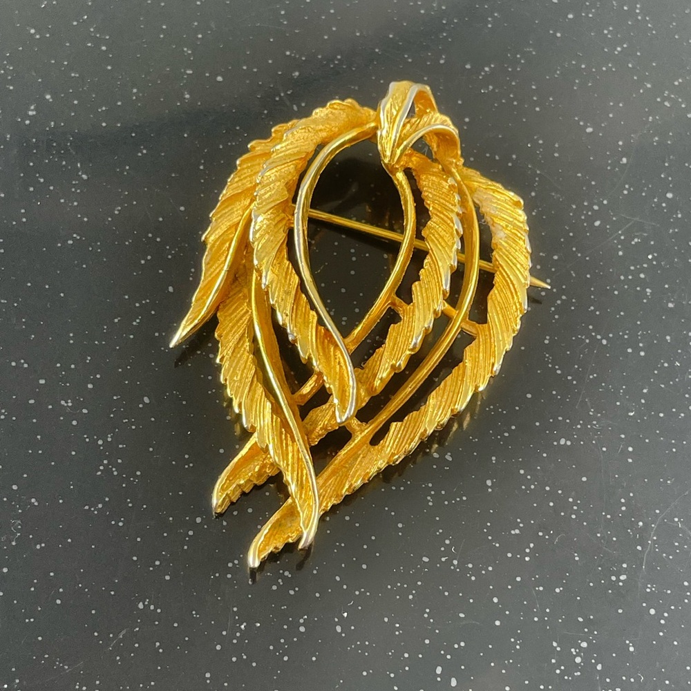 Elegant Gold Leaf Brooch